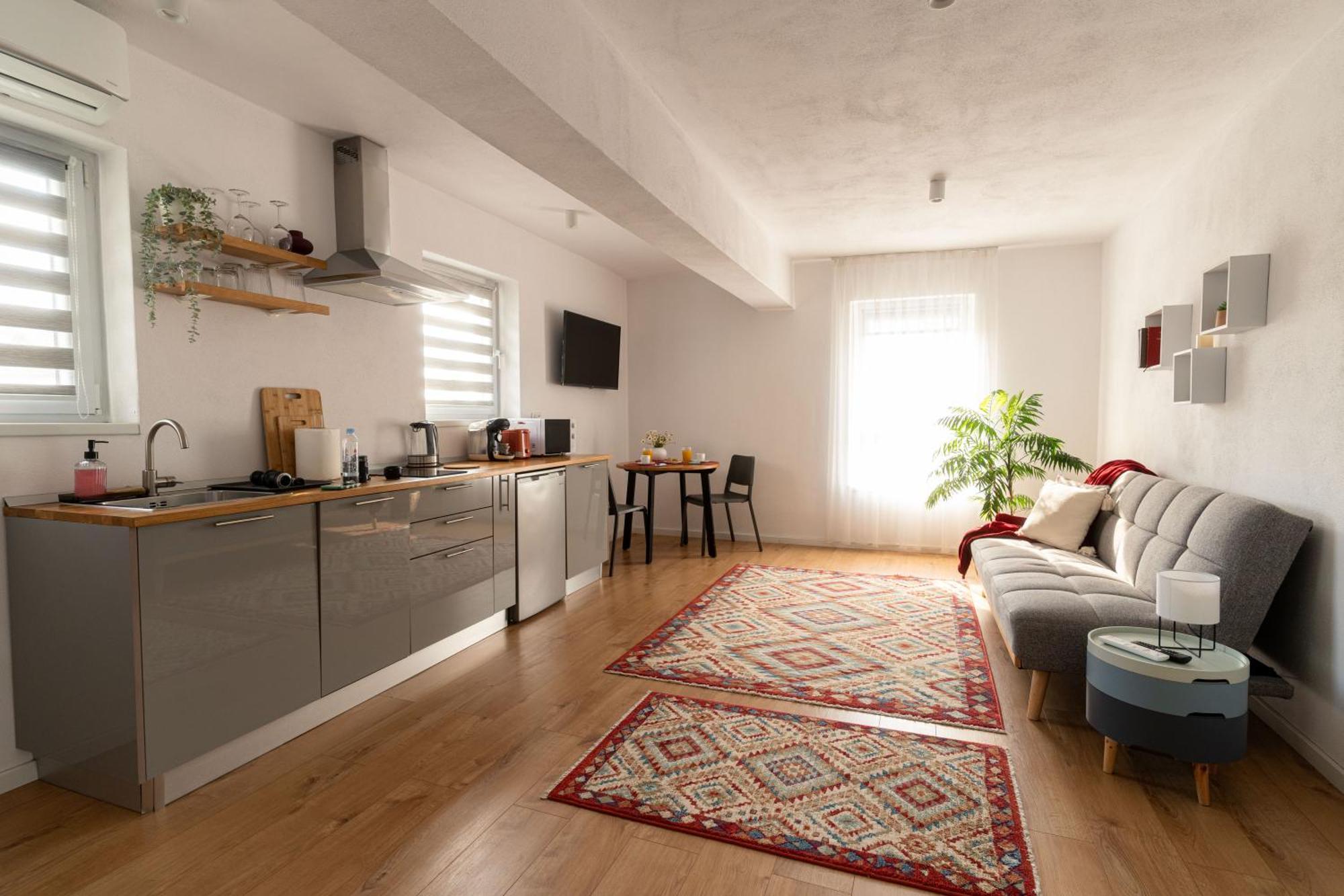 Urban Six Apartments Făgăraş Εξωτερικό φωτογραφία