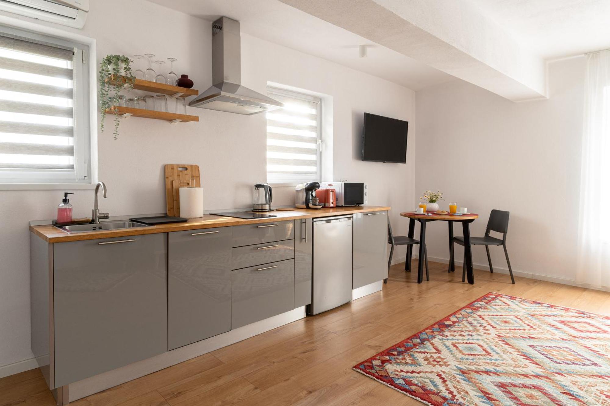 Urban Six Apartments Făgăraş Εξωτερικό φωτογραφία