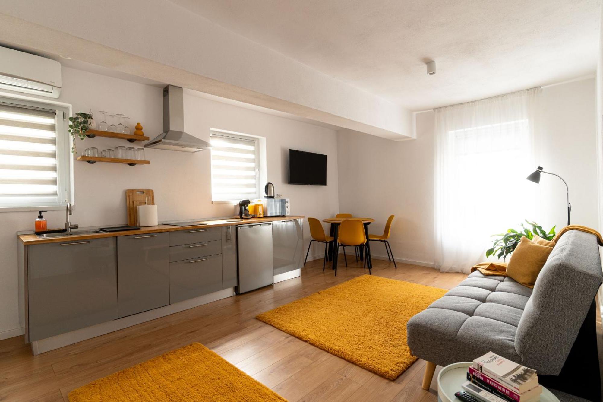 Urban Six Apartments Făgăraş Εξωτερικό φωτογραφία